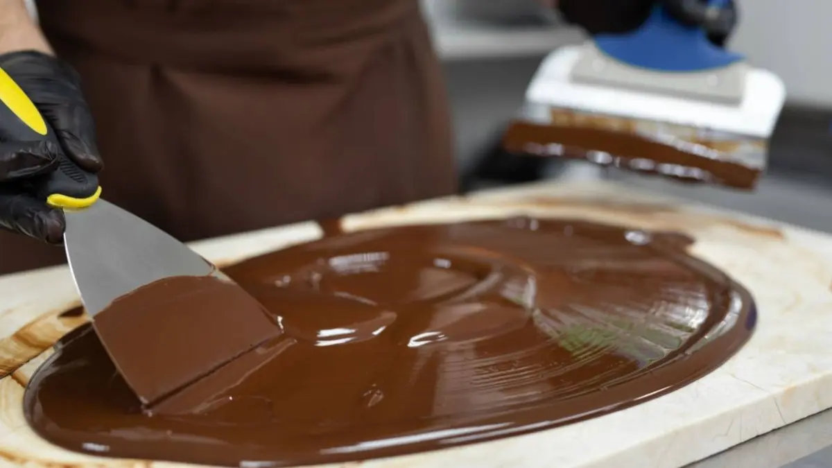 Secretos del Atemperado: Cómo Lograr un Chocolate Brillante y Crujiente